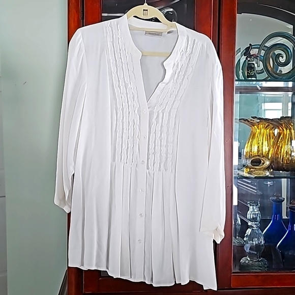 AVENUE TUNIC White Top w/Trimmings plus size 18/20 - Picture 1 of 10